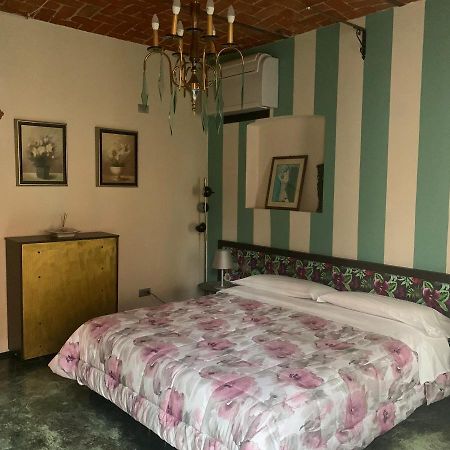 Cortiletto D'Alba Camere Con Ristorante מראה חיצוני תמונה