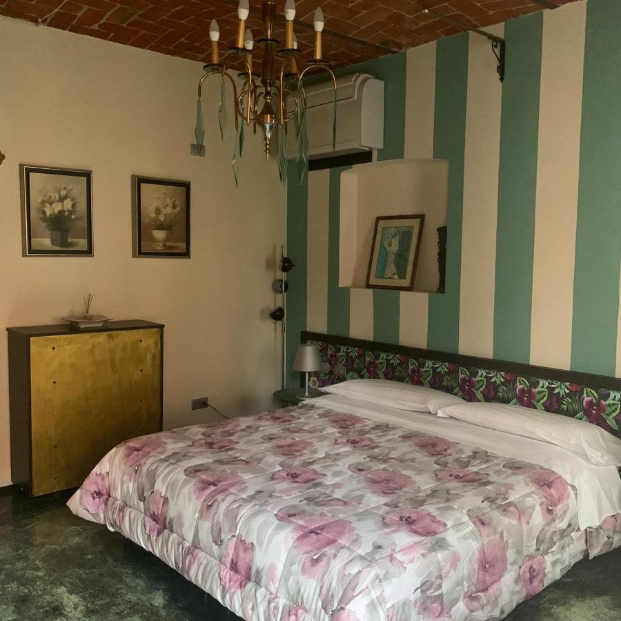 Cortiletto D'Alba Camere Con Ristorante מראה חיצוני תמונה